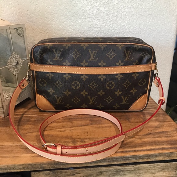 Louis Vuitton Handbags - Louis Vuitton crossbody/shoulder bag